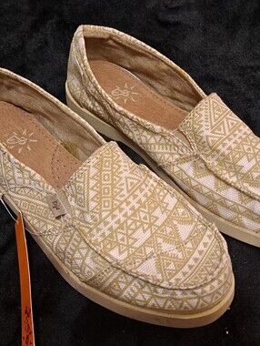 Dije California  Slip-On Shoes in Beige Pattern Womens 8 NWT